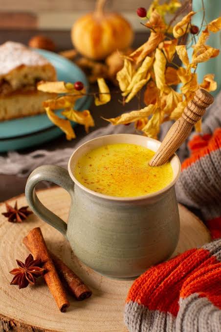 Golden Milk Candle - Creamy Honey & Spice Blend