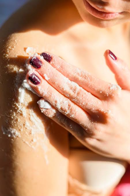 Vanilla & Cinnamon Sugar Scrub - Circulation Boosting, Sweet Smelling, & Exfoliating
